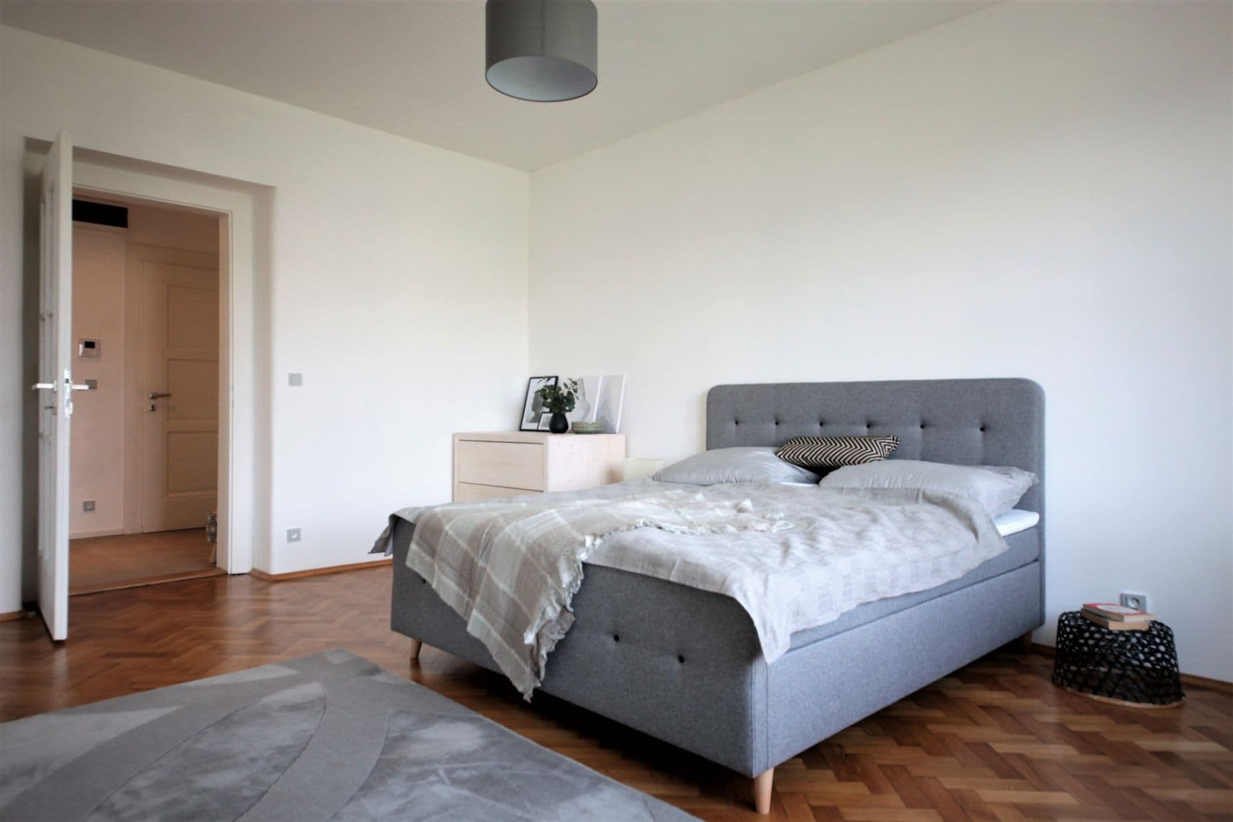 Prenájom bytu 2-izbový 60 m², Moskevská, Praha, Praha Prenájom bytu 2-izbový 60 m², Moskevská, Praha, Praha