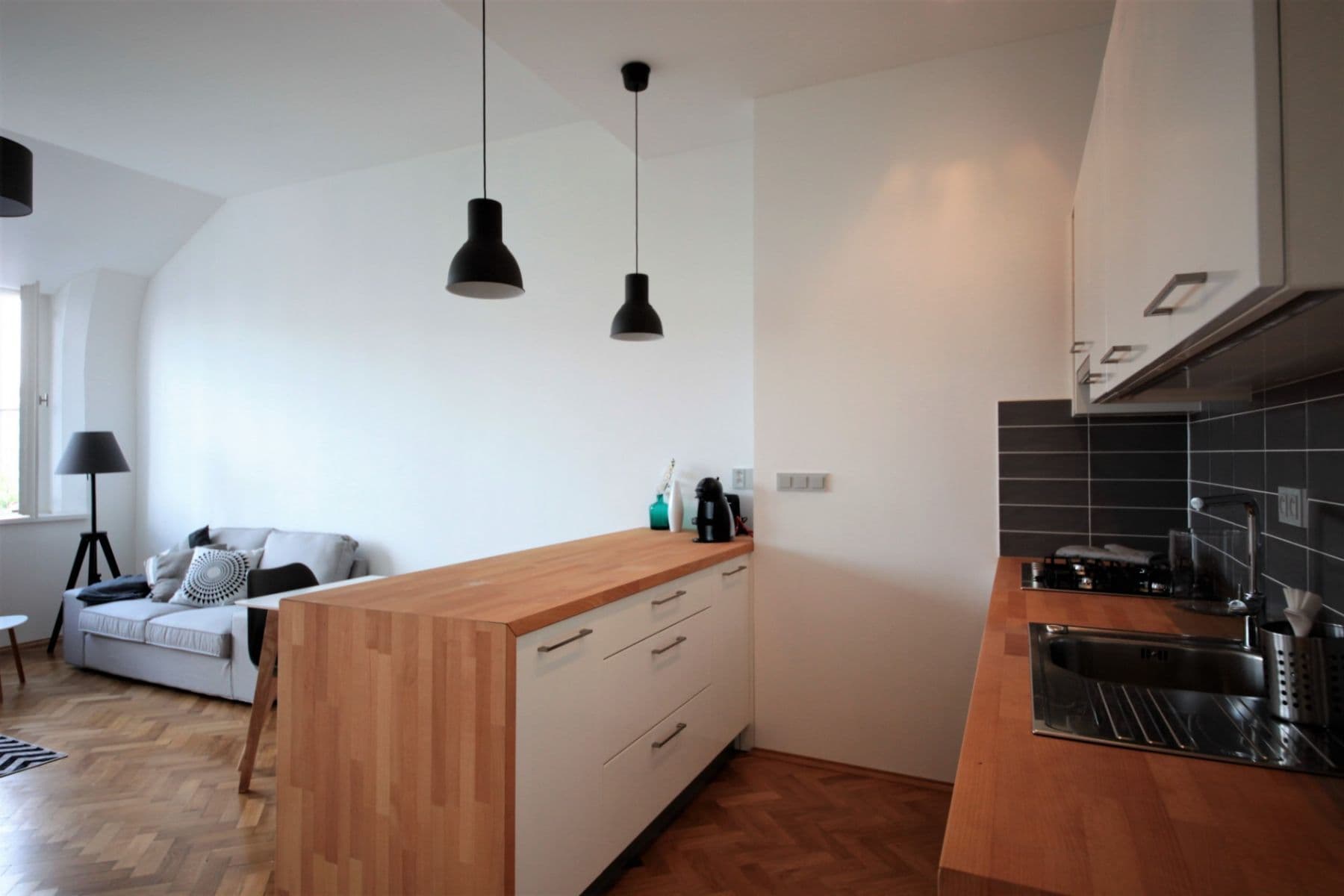 Prenájom bytu 2-izbový 60 m², Moskevská, Praha, Praha Prenájom bytu 2-izbový 60 m², Moskevská, Praha, Praha