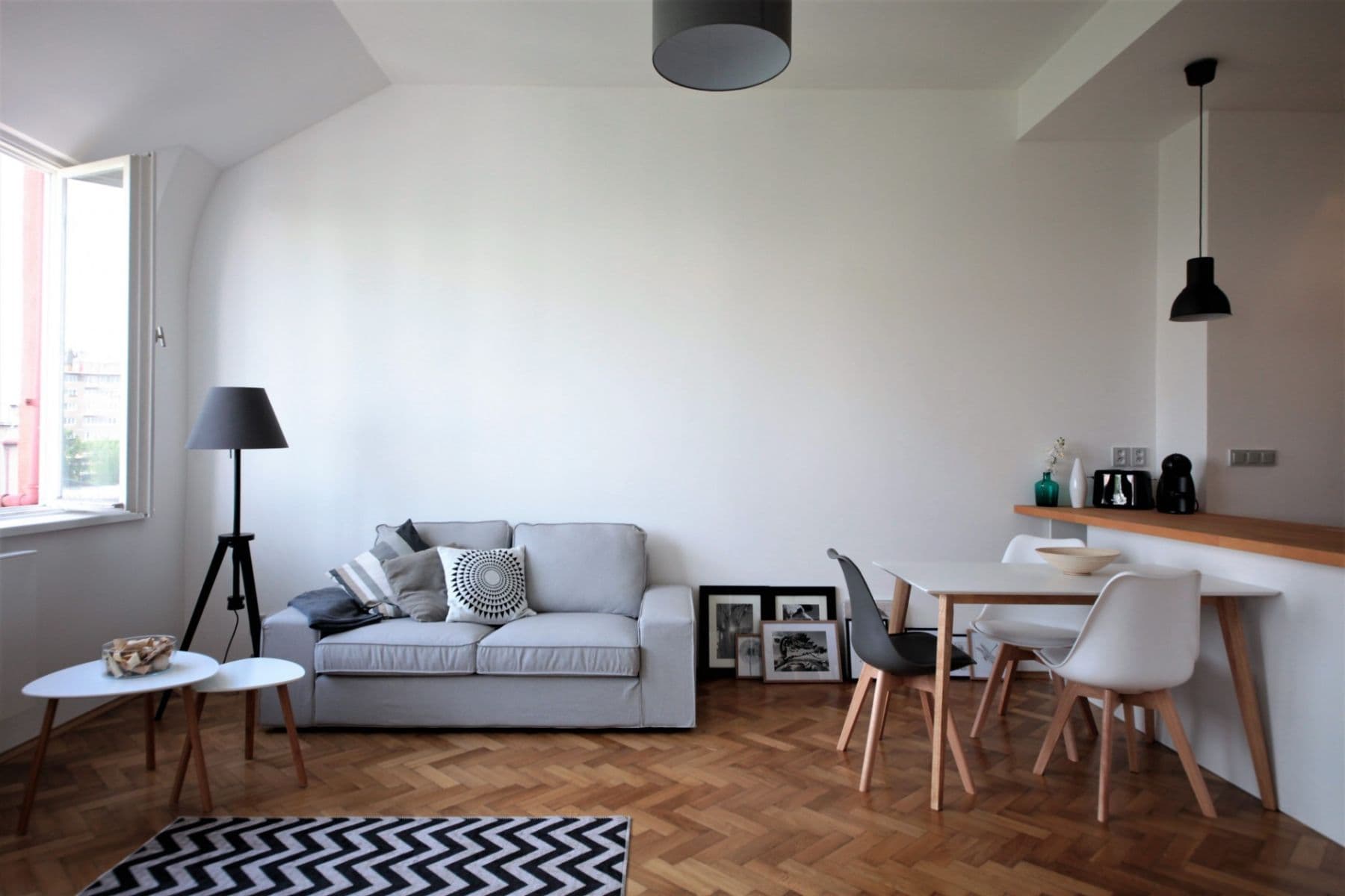 Prenájom bytu 2-izbový 60 m², Moskevská, Praha, Praha Prenájom bytu 2-izbový 60 m², Moskevská, Praha, Praha