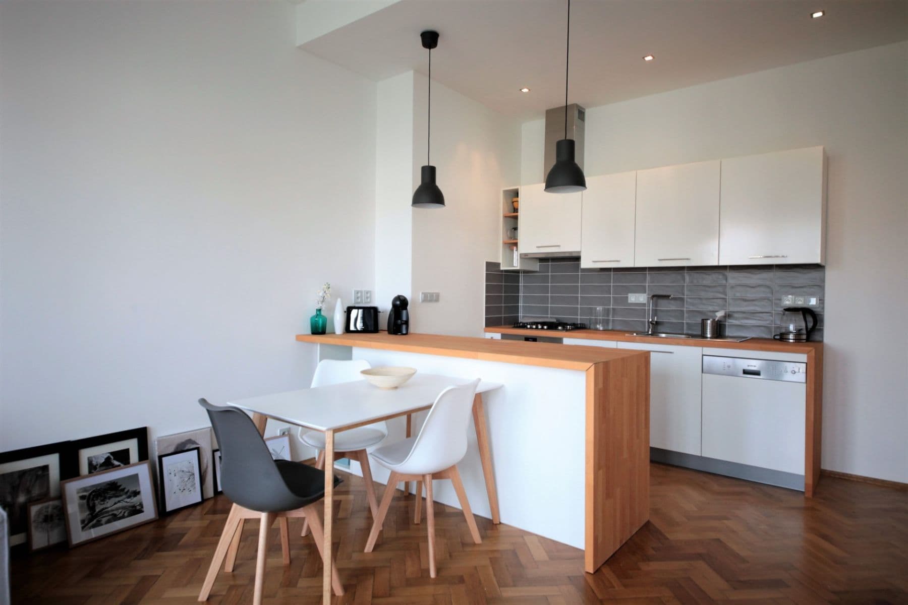 Prenájom bytu 2-izbový 60 m², Moskevská, Praha, Praha Prenájom bytu 2-izbový 60 m², Moskevská, Praha, Praha