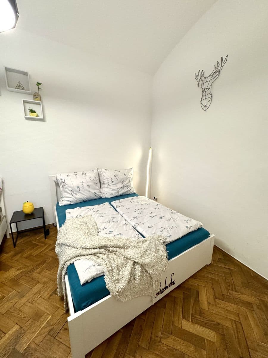 Prenájom bytu 90 m², Navrátilova, Praha, Praha Prenájom bytu 90 m², Navrátilova, Praha, Praha