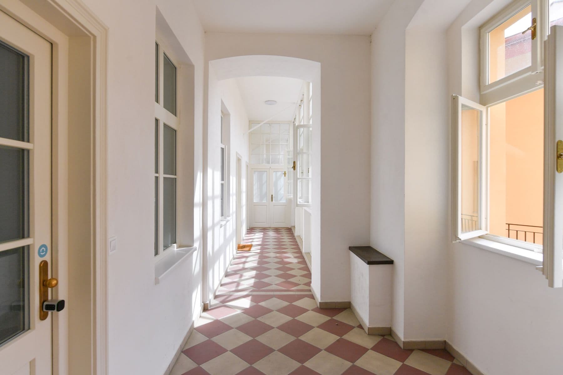 Prenájom bytu 72 m², Žitná, Praha, Praha Prenájom bytu 72 m², Žitná, Praha, Praha