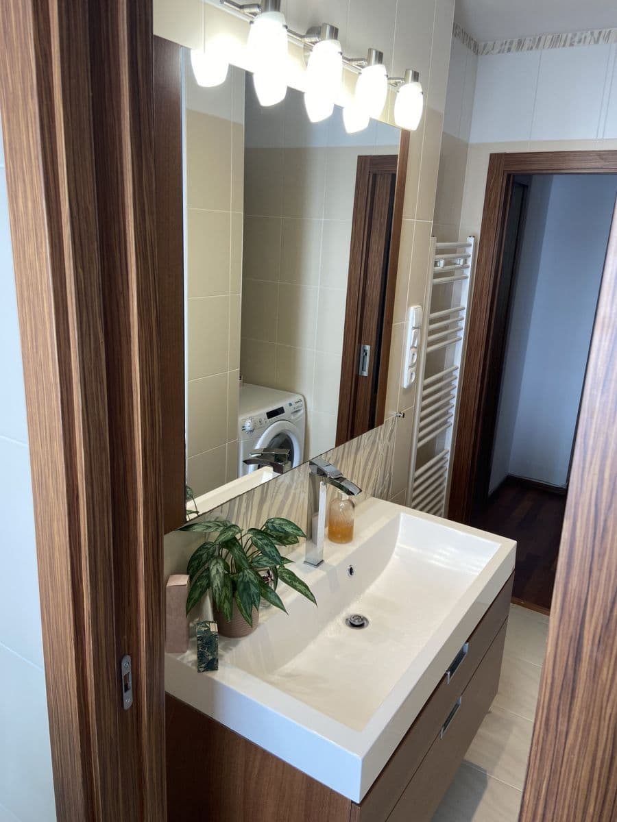 Prenájom bytu 59 m², Na Veselí, Praha, Praha Prenájom bytu 59 m², Na Veselí, Praha, Praha