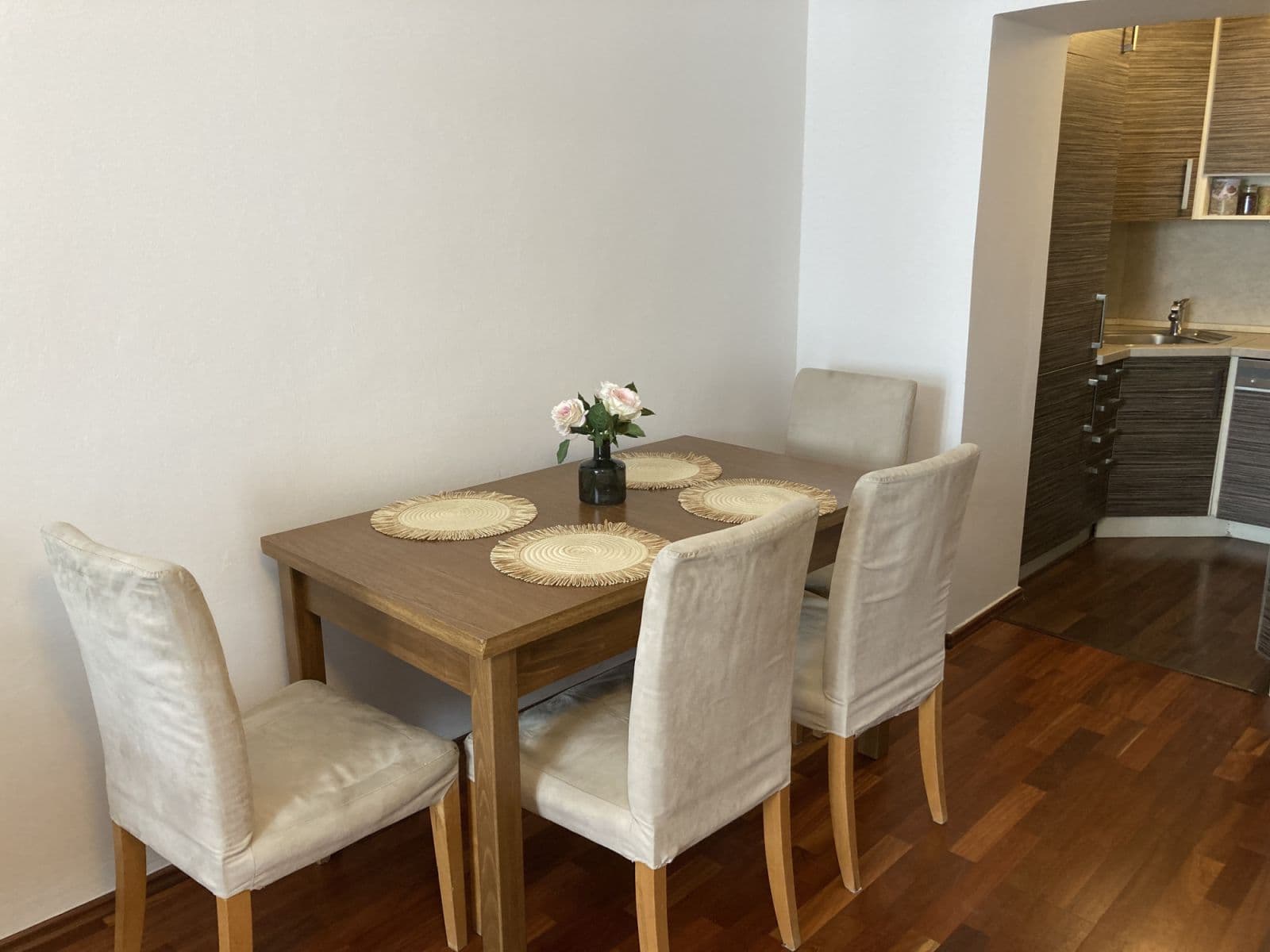 Prenájom bytu 59 m², Na Veselí, Praha, Praha Prenájom bytu 59 m², Na Veselí, Praha, Praha