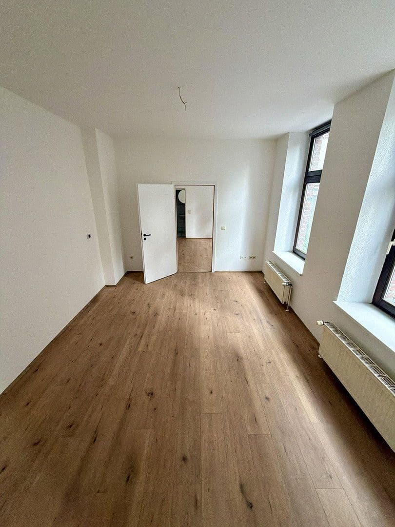 Prenájom bytu 2-izbový 76 m², Adolfstr. 9, Krefeld, Severné Porýnie - Westfálsko Prenájom bytu 2-izbový 76 m², Adolfstr. 9, Krefeld, Severné Porýnie - Westfálsko