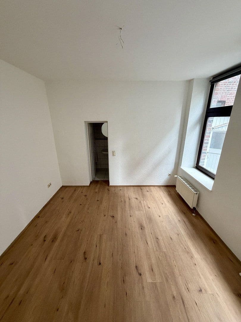 Prenájom bytu 2-izbový 76 m², Adolfstr. 9, Krefeld, Severné Porýnie - Westfálsko Prenájom bytu 2-izbový 76 m², Adolfstr. 9, Krefeld, Severné Porýnie - Westfálsko