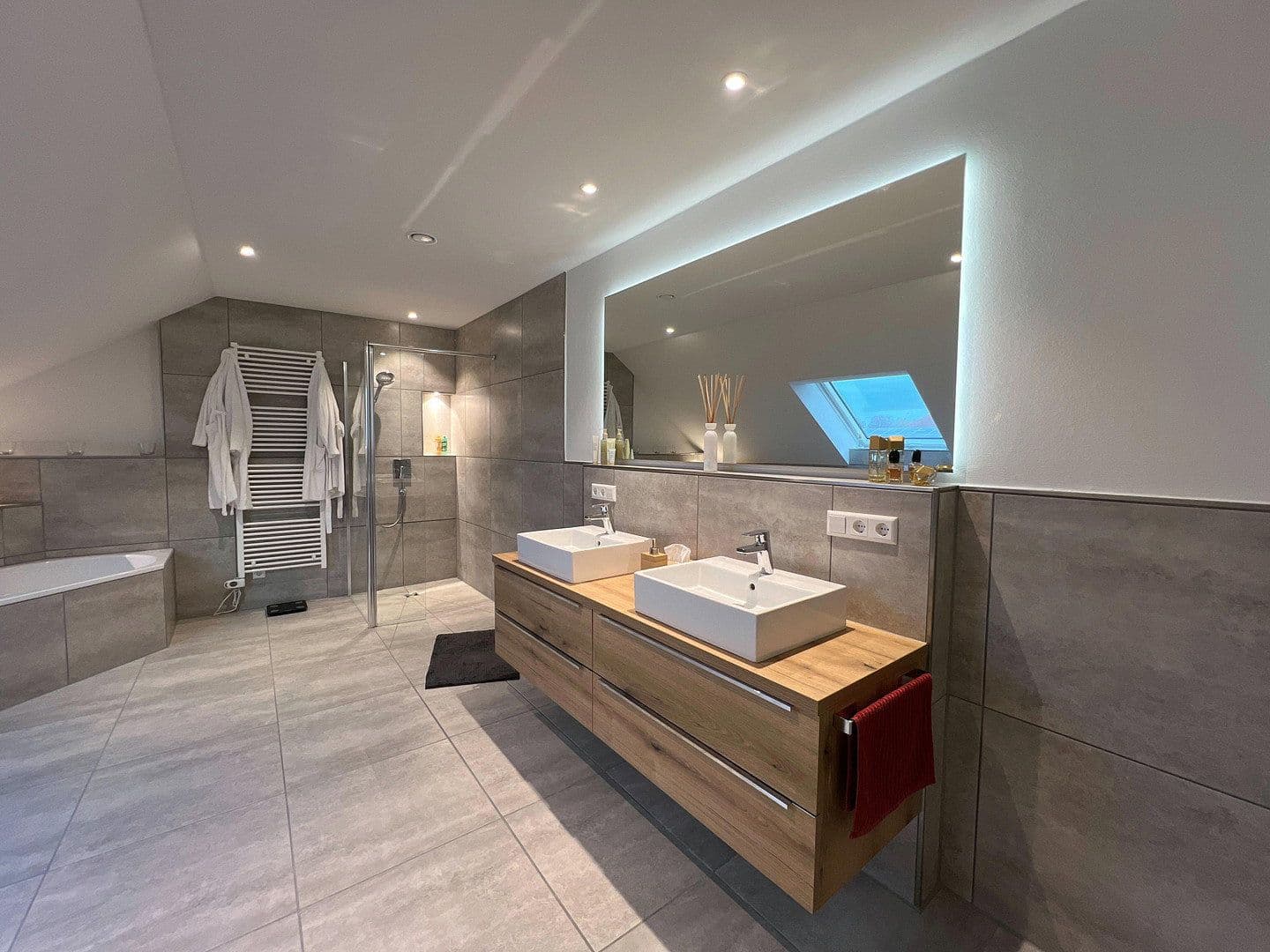 Prenájom bytu 6-izbový 205 m², Ziegeleistraße 11A, Buchen (Odenwald), Bádensko-Wurttembersko Prenájom bytu 6-izbový 205 m², Ziegeleistraße 11A, Buchen (Odenwald), Bádensko-Wurttembersko