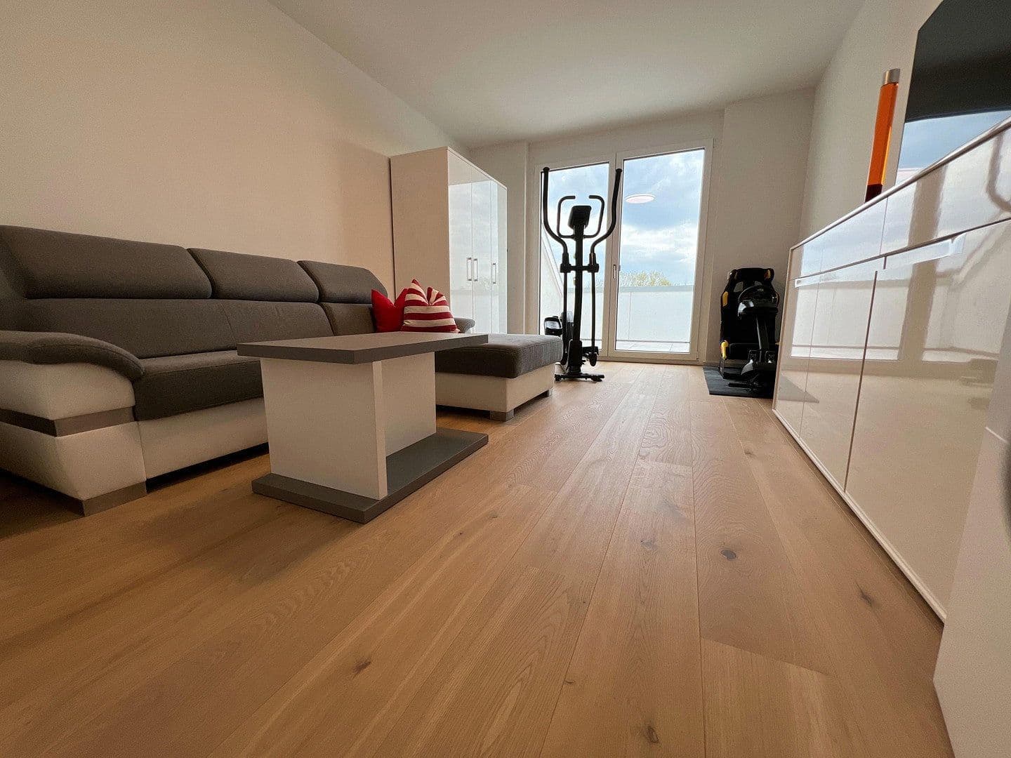 Prenájom bytu 6-izbový 205 m², Ziegeleistraße 11A, Buchen (Odenwald), Bádensko-Wurttembersko Prenájom bytu 6-izbový 205 m², Ziegeleistraße 11A, Buchen (Odenwald), Bádensko-Wurttembersko