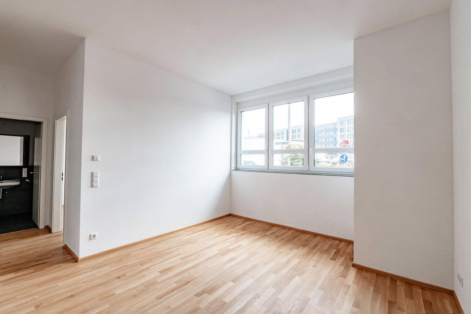 Prenájom bytu 3-izbový 93 m², Schanzäckerstraße 56, Nürnberg, Bavorsko Prenájom bytu 3-izbový 93 m², Schanzäckerstraße 56, Nürnberg, Bavorsko