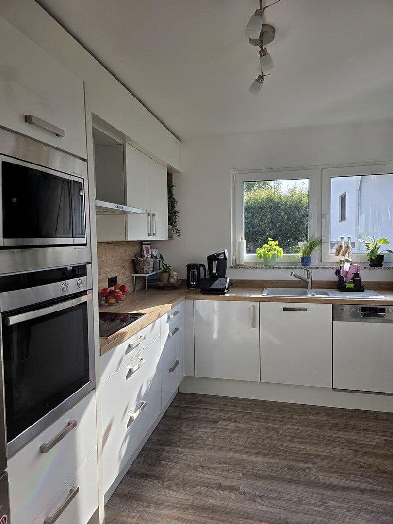 Prenájom bytu 4-izbový 104 m², Lambertusstr.36, Troisdorf, Severné Porýnie - Westfálsko Prenájom bytu 4-izbový 104 m², Lambertusstr.36, Troisdorf, Severné Porýnie - Westfálsko