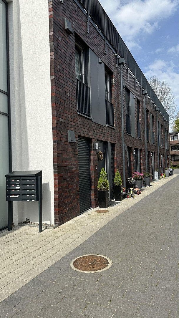 Prenájom domu 145 m², pozemok 44 m², Meiendorferstrasse, 97, Hamburg, Hamburg Prenájom domu 145 m², pozemok 44 m², Meiendorferstrasse, 97, Hamburg, Hamburg