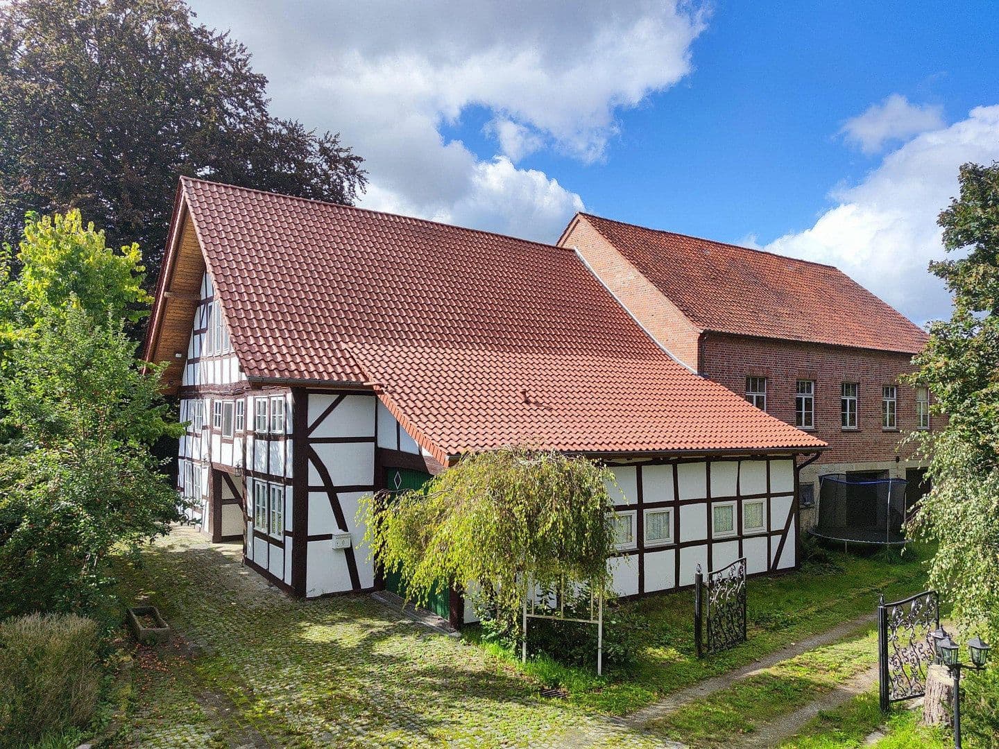 Predaj domu 316 m², pozemok 2.885 m², Duingen, Dolné Sasko Predaj domu 316 m², pozemok 2.885 m², Duingen, Dolné Sasko