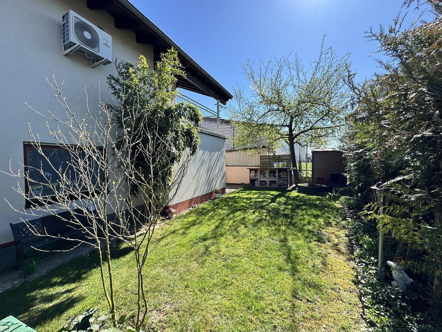 Predaj domu 210 m², pozemok 330 m², Osthofen, Porýnie-Falcko Predaj domu 210 m², pozemok 330 m², Osthofen, Porýnie-Falcko