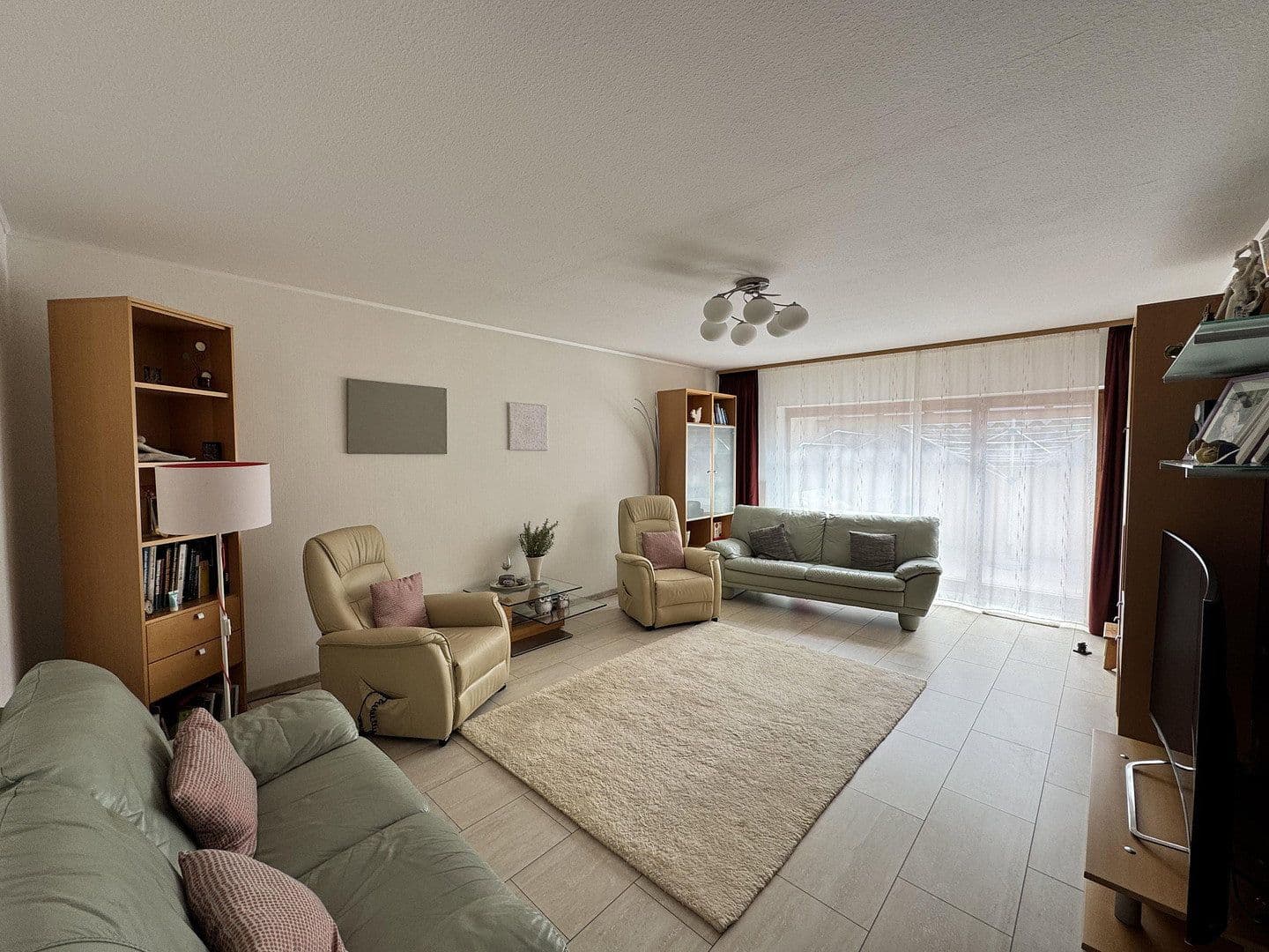 Predaj domu 210 m², pozemok 330 m², Osthofen, Porýnie-Falcko Predaj domu 210 m², pozemok 330 m², Osthofen, Porýnie-Falcko
