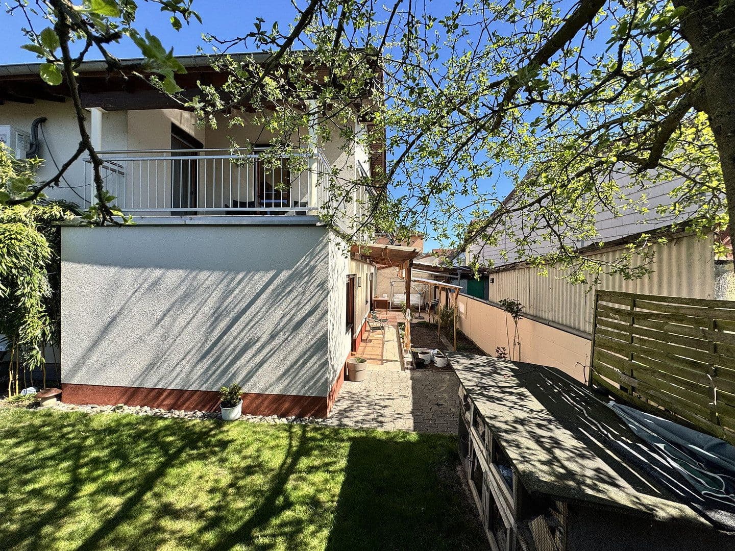 Predaj domu 210 m², pozemok 330 m², Osthofen, Porýnie-Falcko Predaj domu 210 m², pozemok 330 m², Osthofen, Porýnie-Falcko
