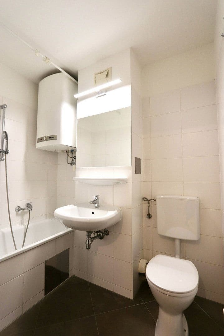 Prenájom bytu 1-izbový 33 m², Spittelauer Lände 9, Wien, Viedeň Prenájom bytu 1-izbový 33 m², Spittelauer Lände 9, Wien, Viedeň