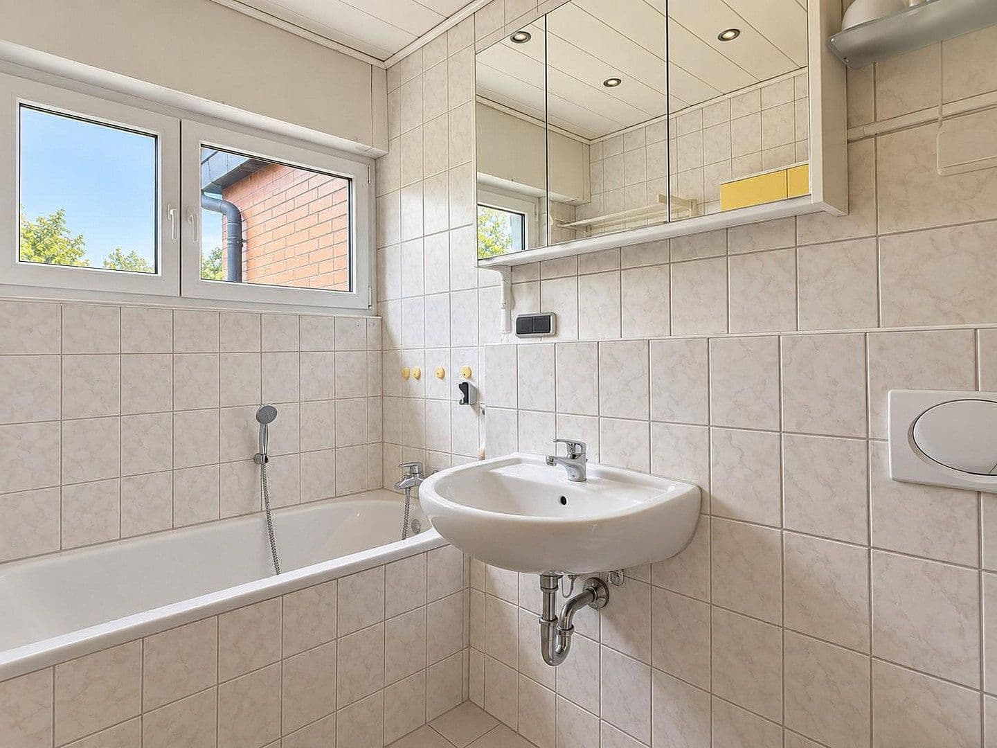 Predaj domu 217 m², pozemok 591 m², Heusenstamm, Hesensko Predaj domu 217 m², pozemok 591 m², Heusenstamm, Hesensko