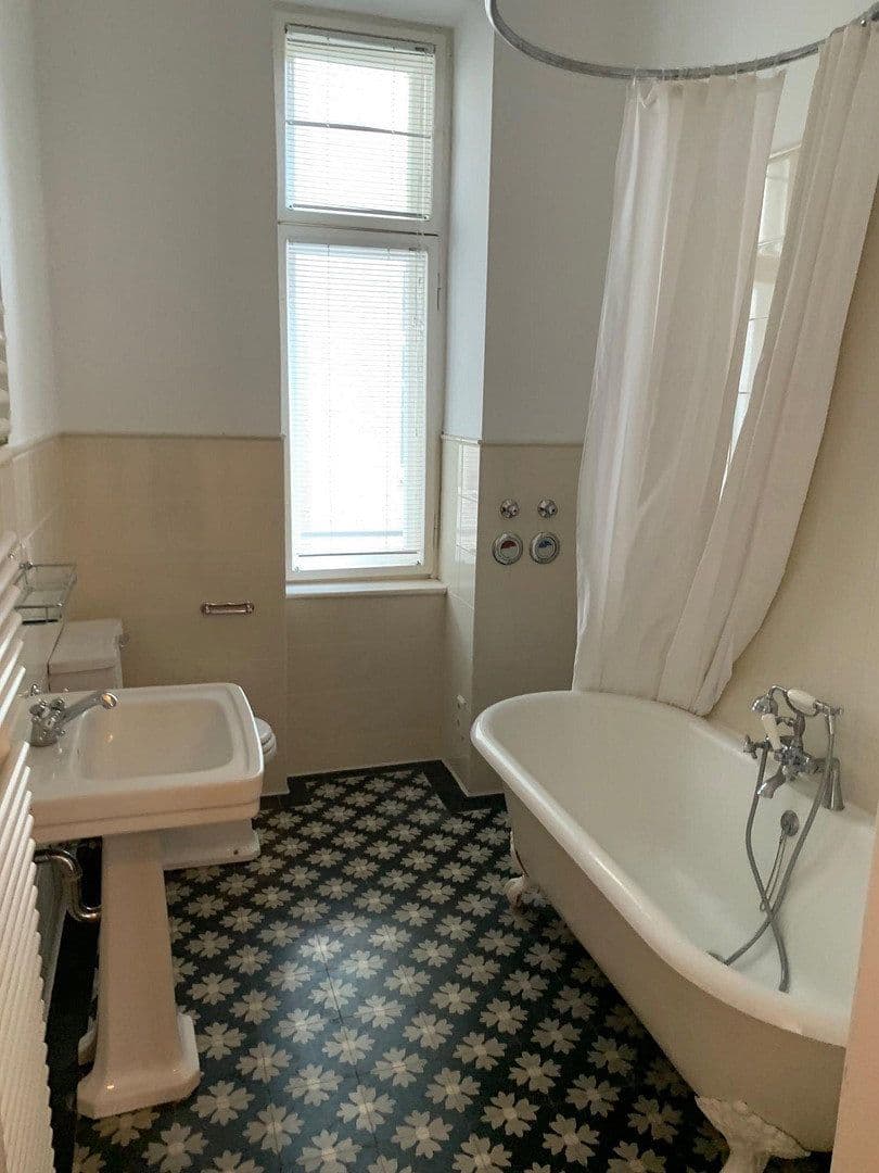 Prenájom bytu 3-izbový 102 m², München, Bavorsko Prenájom bytu 3-izbový 102 m², München, Bavorsko