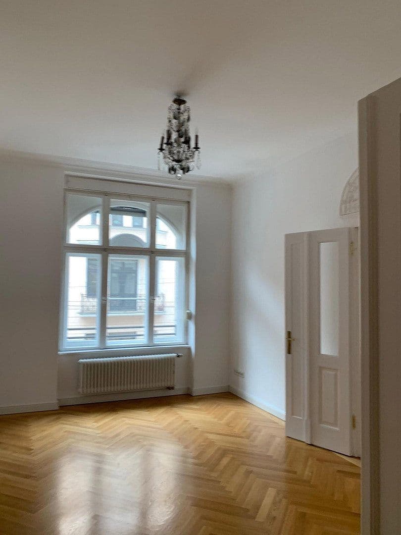 Prenájom bytu 3-izbový 102 m², München, Bavorsko Prenájom bytu 3-izbový 102 m², München, Bavorsko