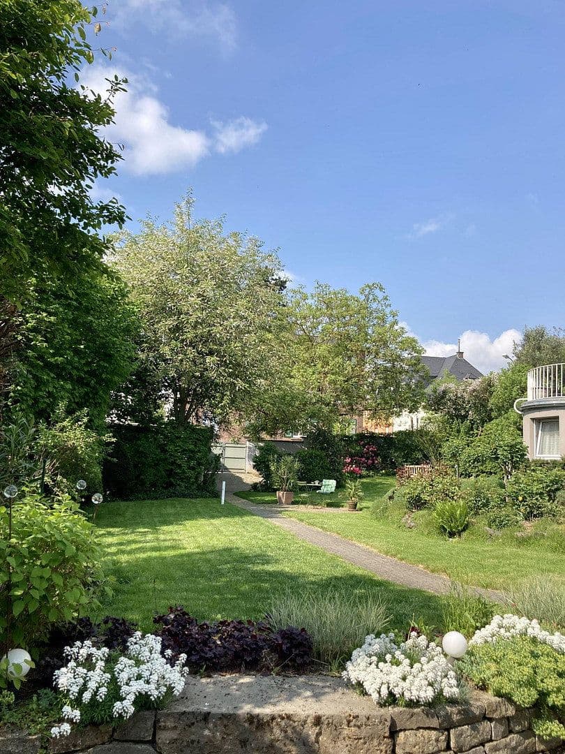 Predaj domu 279 m², pozemok 1.066 m², Limburg an der Lahn, Hesensko Predaj domu 279 m², pozemok 1.066 m², Limburg an der Lahn, Hesensko