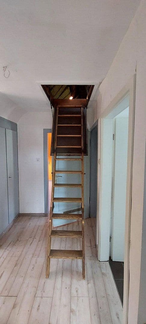 Predaj domu 110 m², pozemok 424 m², Esslingen am Neckar, Bádensko-Wurttembersko Predaj domu 110 m², pozemok 424 m², Esslingen am Neckar, Bádensko-Wurttembersko