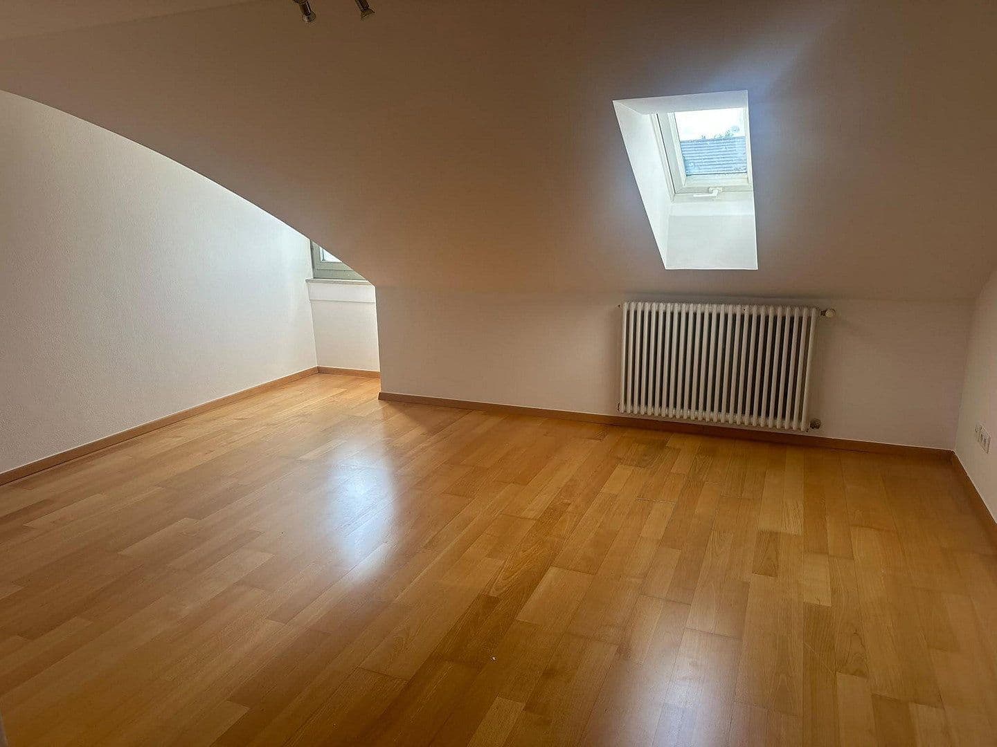 Prenájom bytu 2-izbový 80 m², Frühlingstraße 2, Vierkirchen, Bavorsko Prenájom bytu 2-izbový 80 m², Frühlingstraße 2, Vierkirchen, Bavorsko