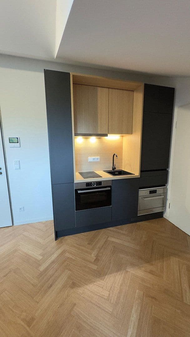 Prenájom bytu 2-izbový 32 m², Stümpflingstrasse 5, München, Bavorsko Prenájom bytu 2-izbový 32 m², Stümpflingstrasse 5, München, Bavorsko