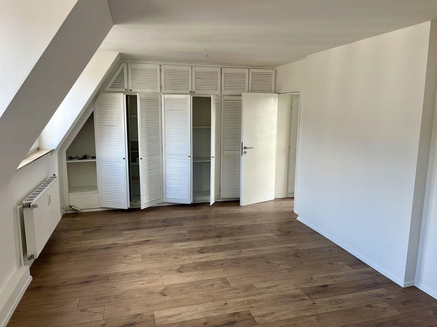 Prenájom bytu 1-izbový 40 m², Köln, Severné Porýnie - Westfálsko Prenájom bytu 1-izbový 40 m², Köln, Severné Porýnie - Westfálsko