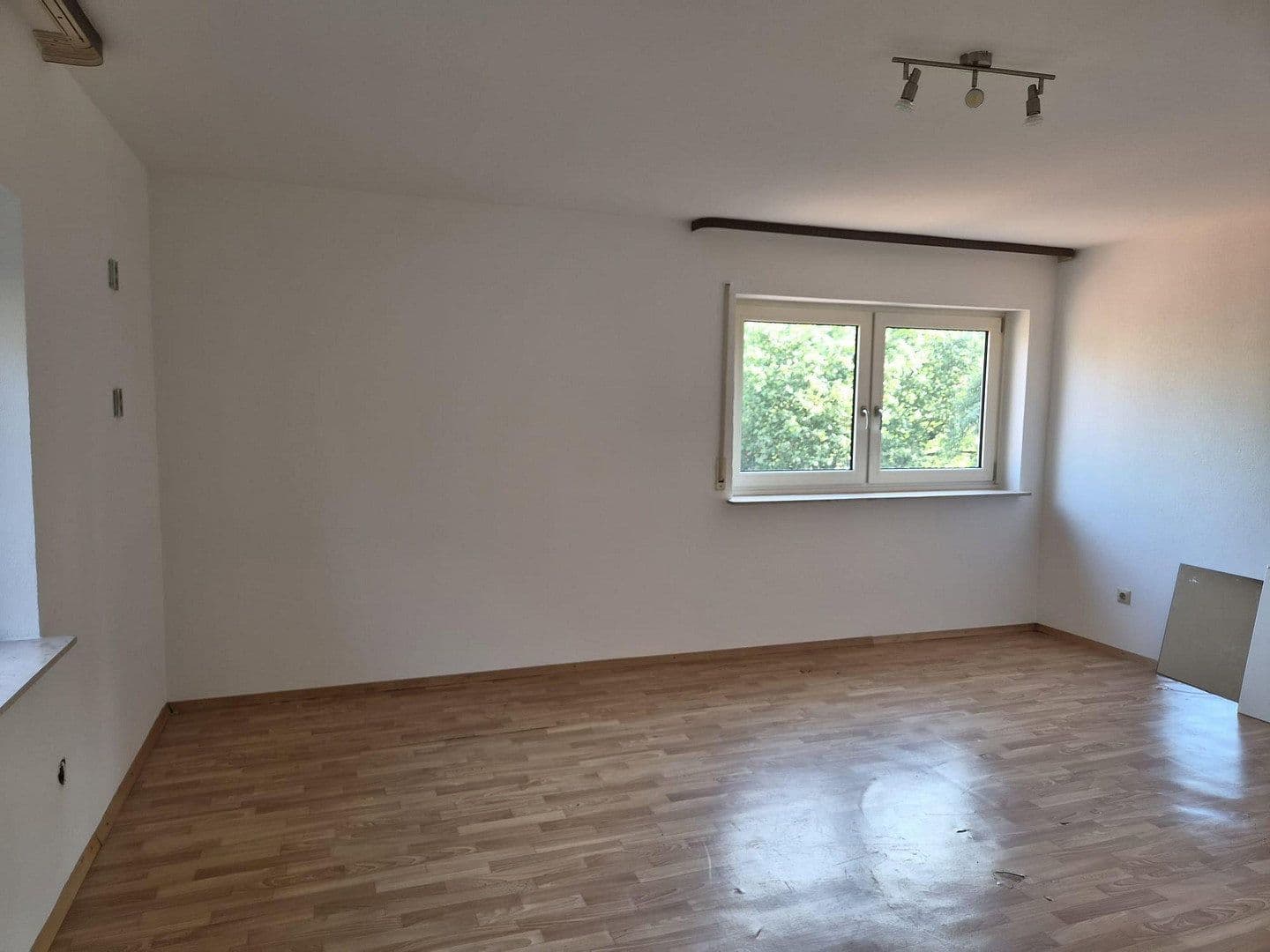 Prenájom domu 190 m², pozemok 800 m², Dietingen, Bádensko-Wurttembersko Prenájom domu 190 m², pozemok 800 m², Dietingen, Bádensko-Wurttembersko