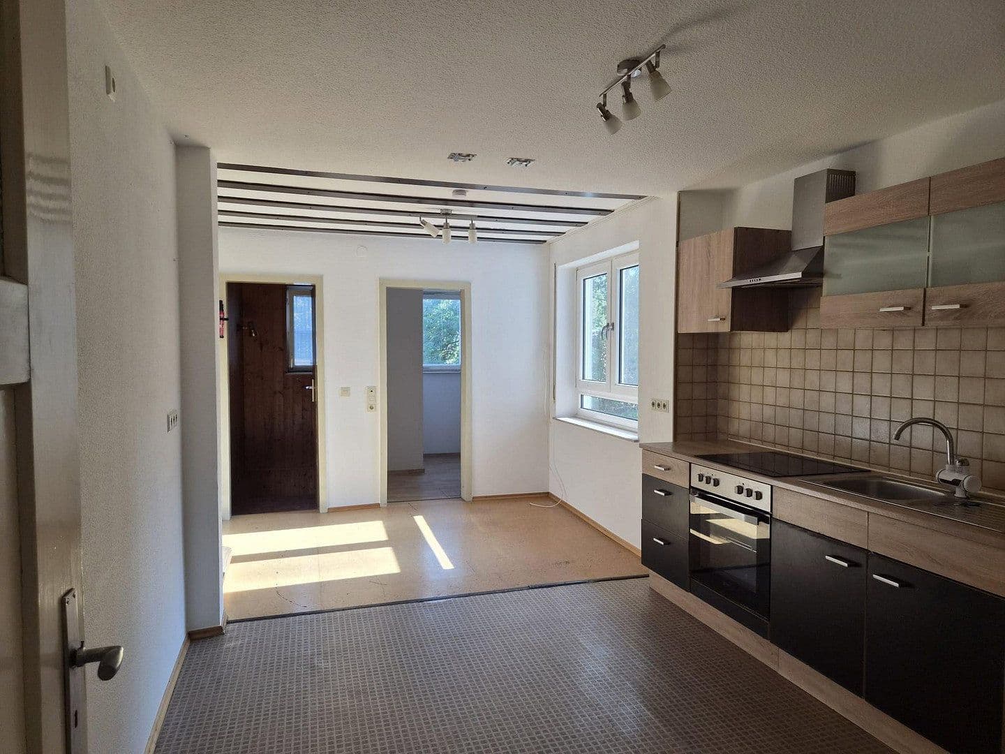 Prenájom domu 190 m², pozemok 800 m², Dietingen, Bádensko-Wurttembersko Prenájom domu 190 m², pozemok 800 m², Dietingen, Bádensko-Wurttembersko