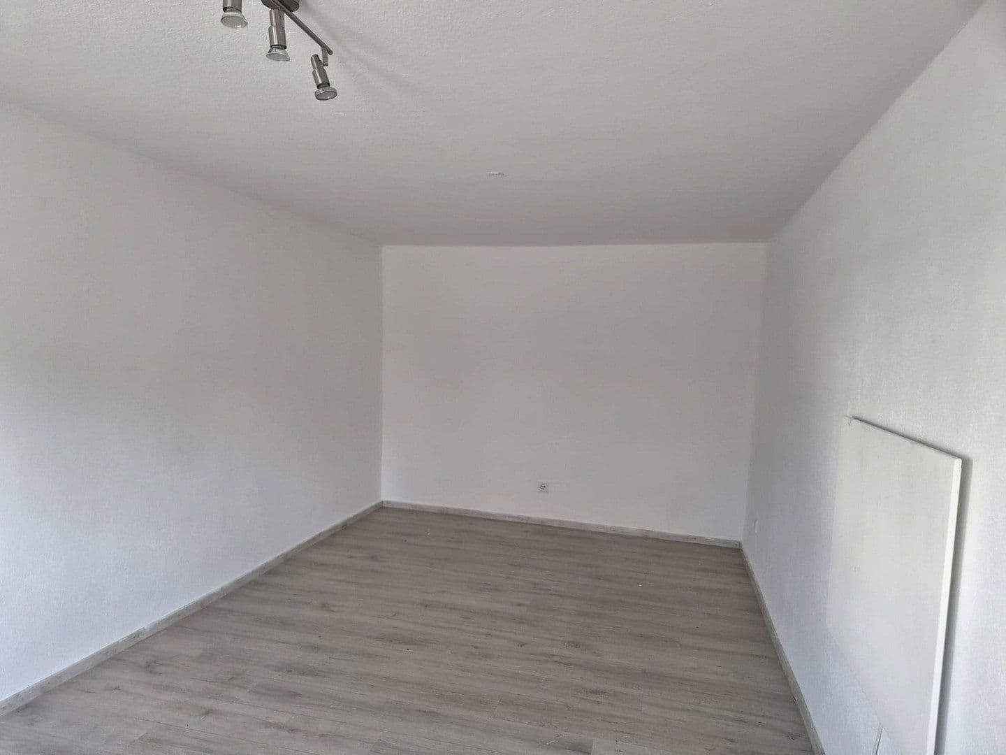 Prenájom domu 190 m², pozemok 800 m², Dietingen, Bádensko-Wurttembersko Prenájom domu 190 m², pozemok 800 m², Dietingen, Bádensko-Wurttembersko