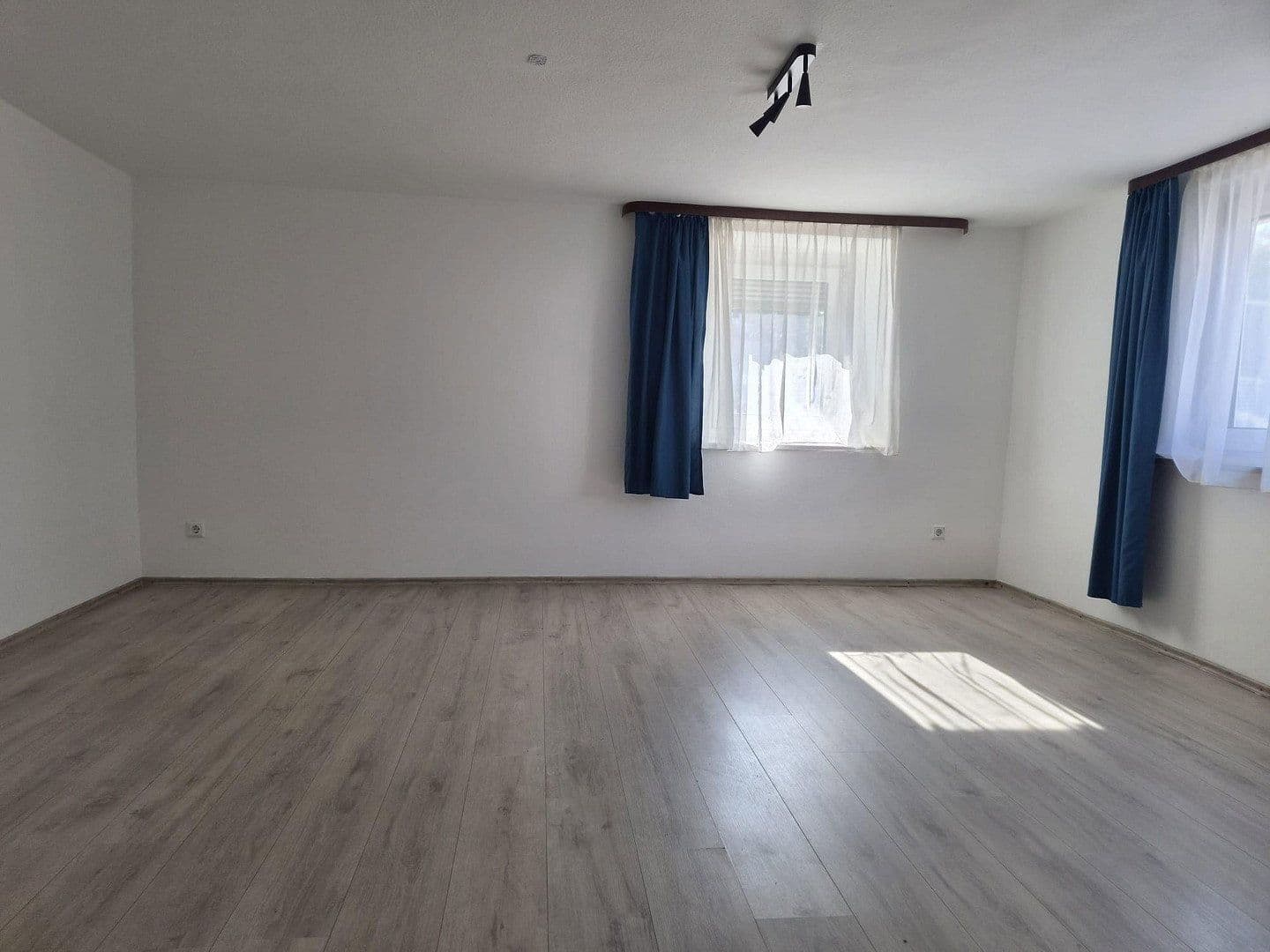 Prenájom domu 190 m², pozemok 800 m², Dietingen, Bádensko-Wurttembersko Prenájom domu 190 m², pozemok 800 m², Dietingen, Bádensko-Wurttembersko