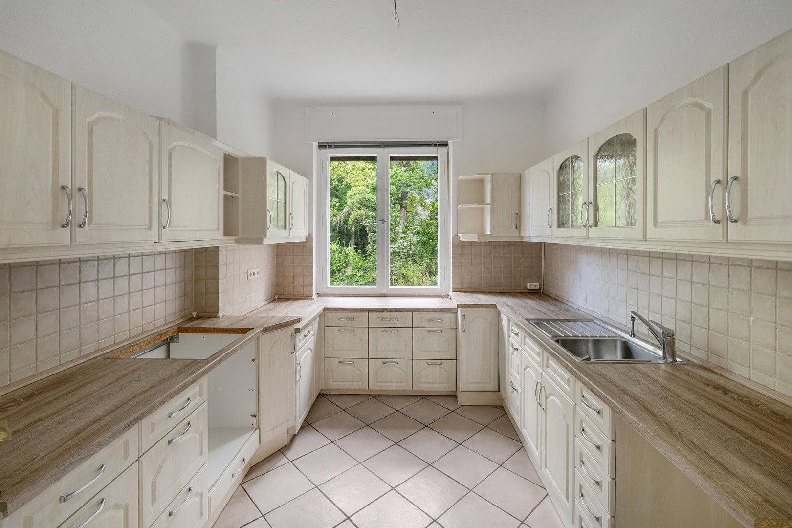Predaj bytu 4-izbový 144 m², Hundekehlestraße 16-17, Berlin, Berlín Predaj bytu 4-izbový 144 m², Hundekehlestraße 16-17, Berlin, Berlín