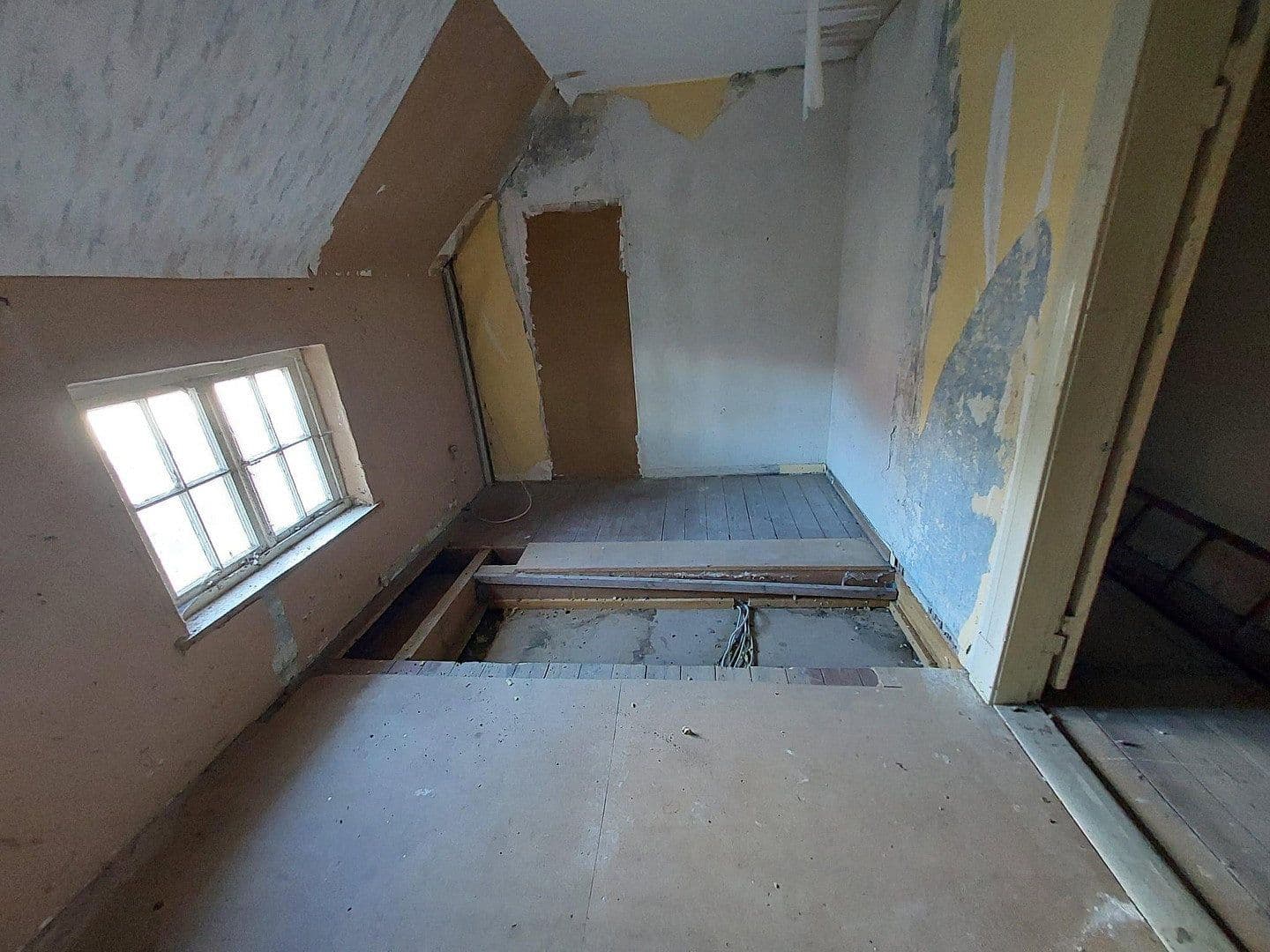 Predaj domu 200 m², pozemok 882 m², Grenzstraße 13, Zetel, Dolné Sasko Predaj domu 200 m², pozemok 882 m², Grenzstraße 13, Zetel, Dolné Sasko