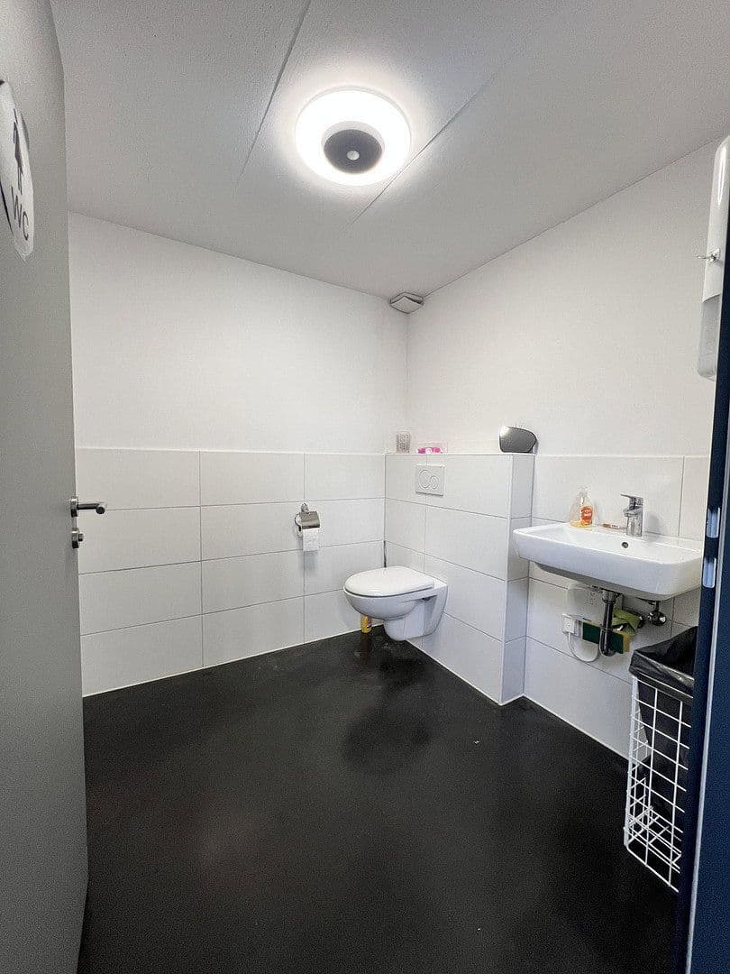 Prenájom nebytového priestoru 776 m², Lohmar, Severné Porýnie - Westfálsko Prenájom nebytového priestoru 776 m², Lohmar, Severné Porýnie - Westfálsko