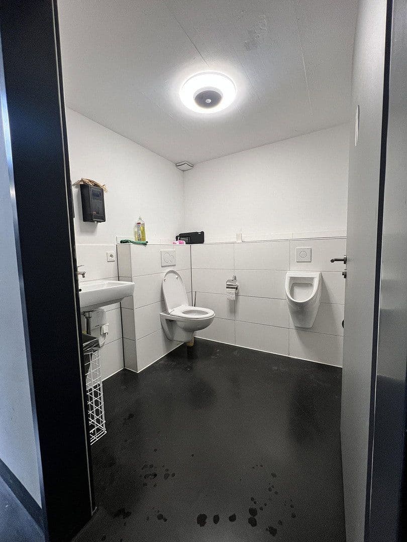 Prenájom nebytového priestoru 776 m², Lohmar, Severné Porýnie - Westfálsko Prenájom nebytového priestoru 776 m², Lohmar, Severné Porýnie - Westfálsko