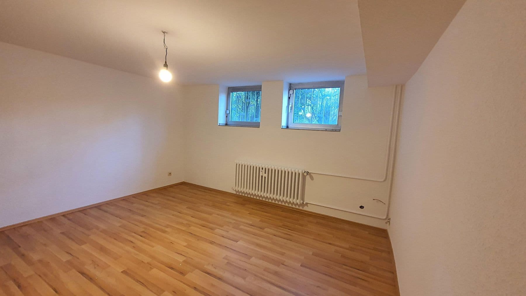 Prenájom bytu 4-izbový 130 m², Duisburg, Severné Porýnie - Westfálsko Prenájom bytu 4-izbový 130 m², Duisburg, Severné Porýnie - Westfálsko