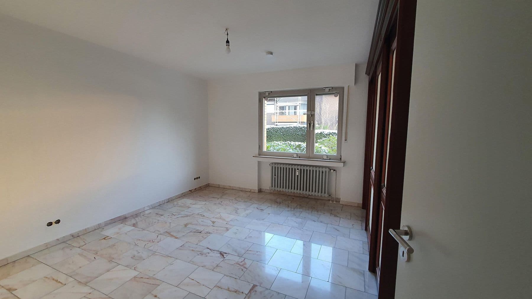 Prenájom bytu 4-izbový 130 m², Duisburg, Severné Porýnie - Westfálsko Prenájom bytu 4-izbový 130 m², Duisburg, Severné Porýnie - Westfálsko