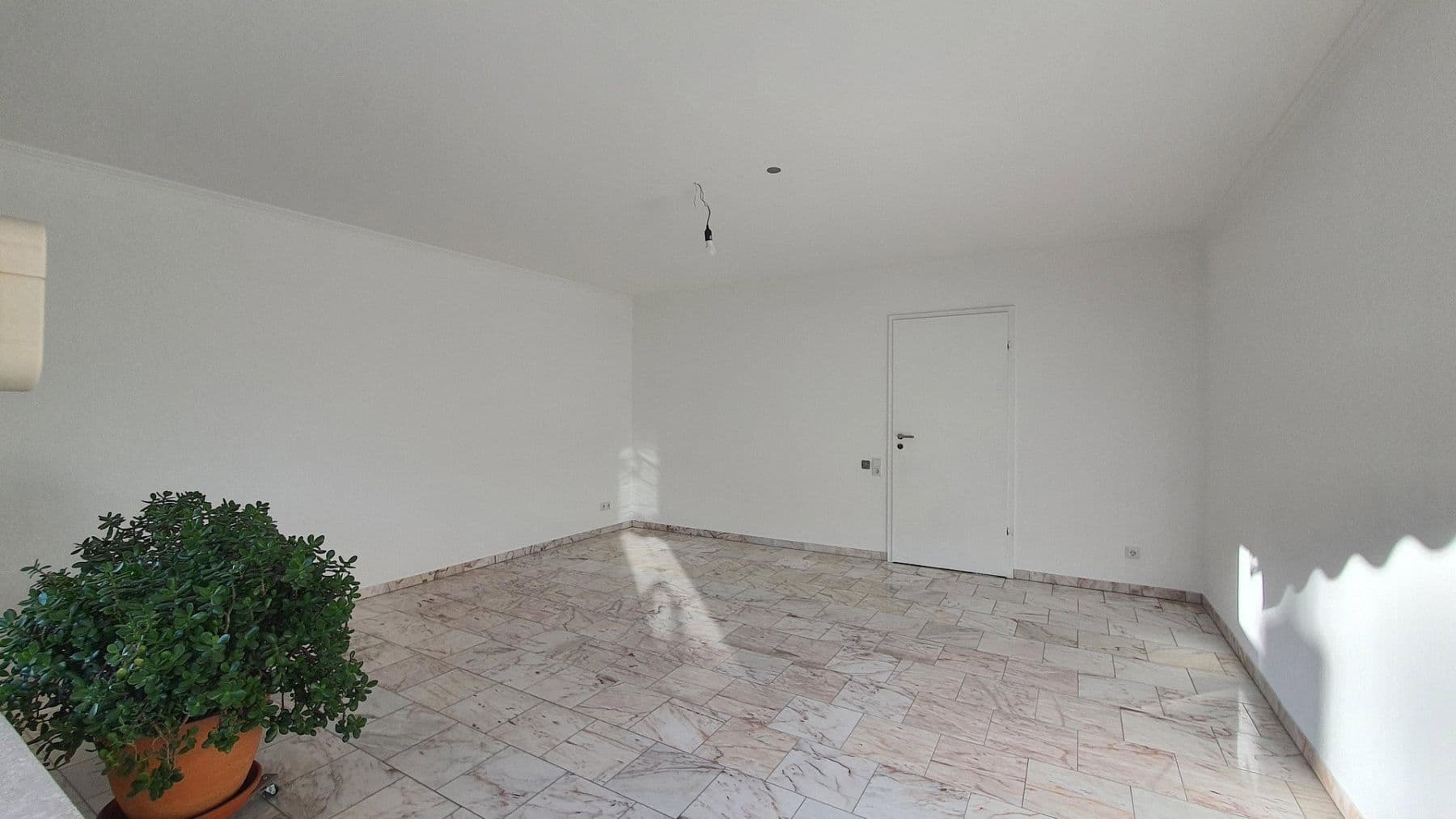 Prenájom bytu 4-izbový 130 m², Duisburg, Severné Porýnie - Westfálsko Prenájom bytu 4-izbový 130 m², Duisburg, Severné Porýnie - Westfálsko