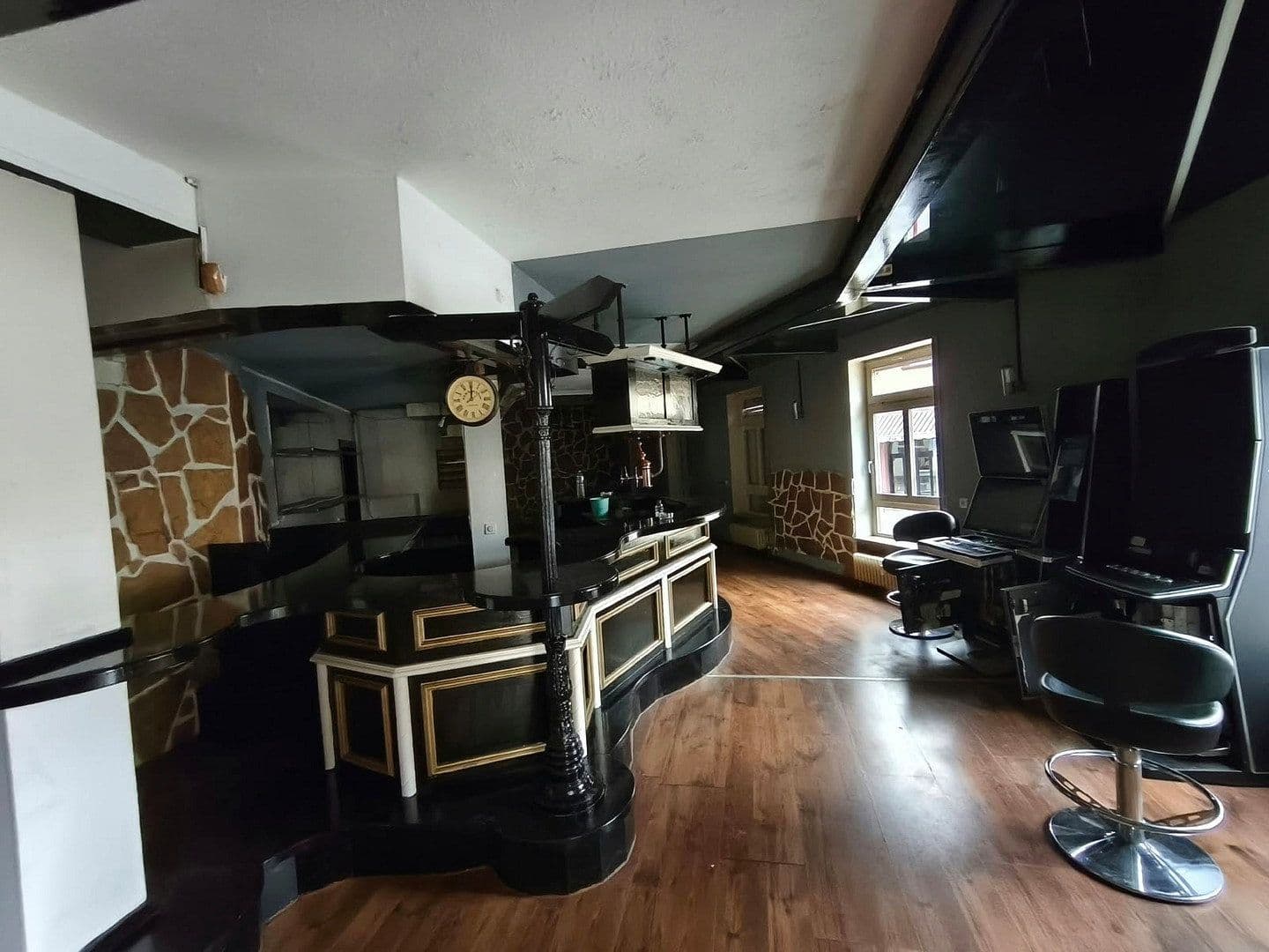 Prenájom nebytového priestoru 131 m², Bruchsal, Bádensko-Wurttembersko Prenájom nebytového priestoru 131 m², Bruchsal, Bádensko-Wurttembersko