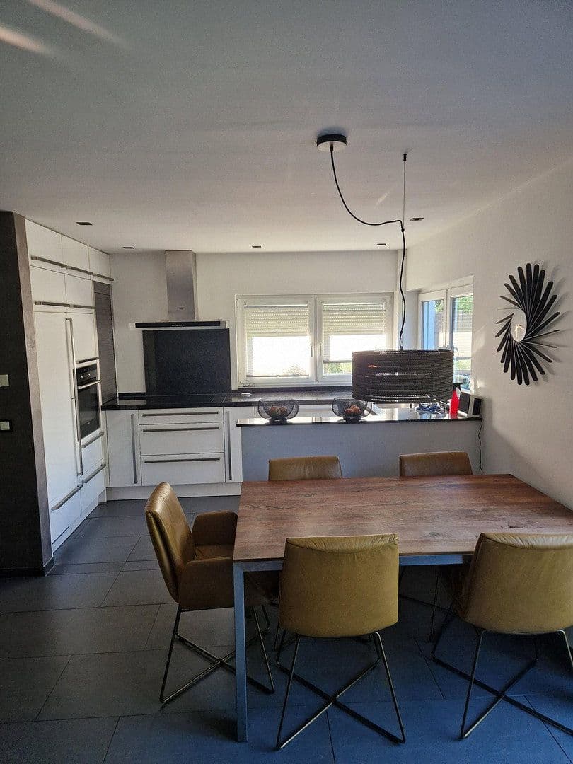 Predaj domu 129 m², pozemok 200 m², Wickererstraße 59i, Flörsheim, Hesensko Predaj domu 129 m², pozemok 200 m², Wickererstraße 59i, Flörsheim, Hesensko