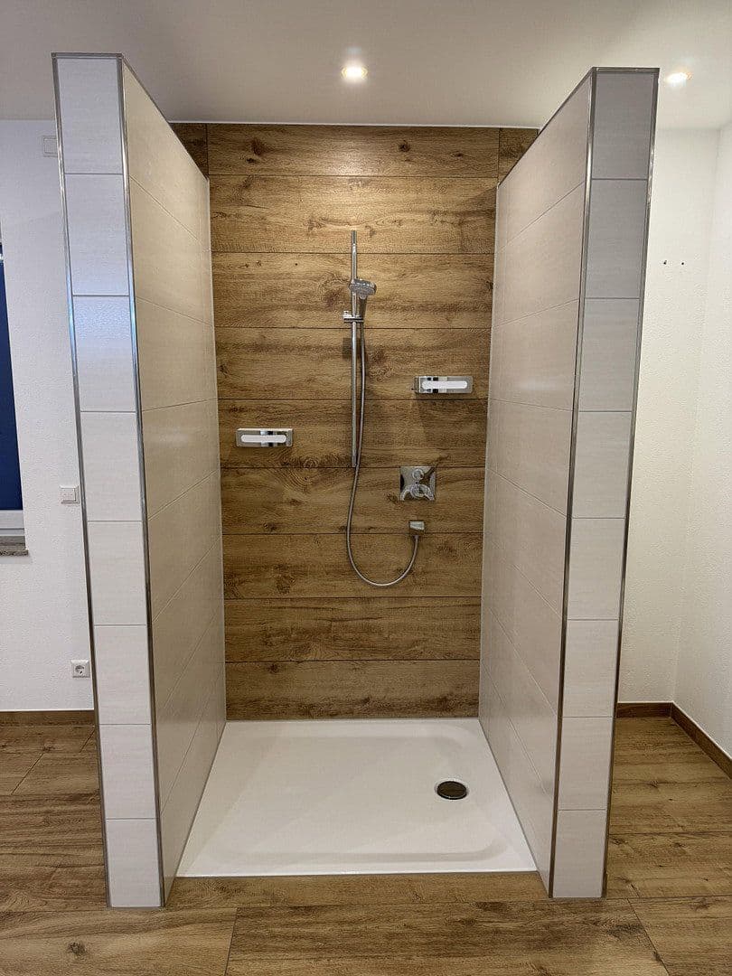 Predaj domu 227 m², pozemok 639 m², Laupheim, Bádensko-Wurttembersko Predaj domu 227 m², pozemok 639 m², Laupheim, Bádensko-Wurttembersko