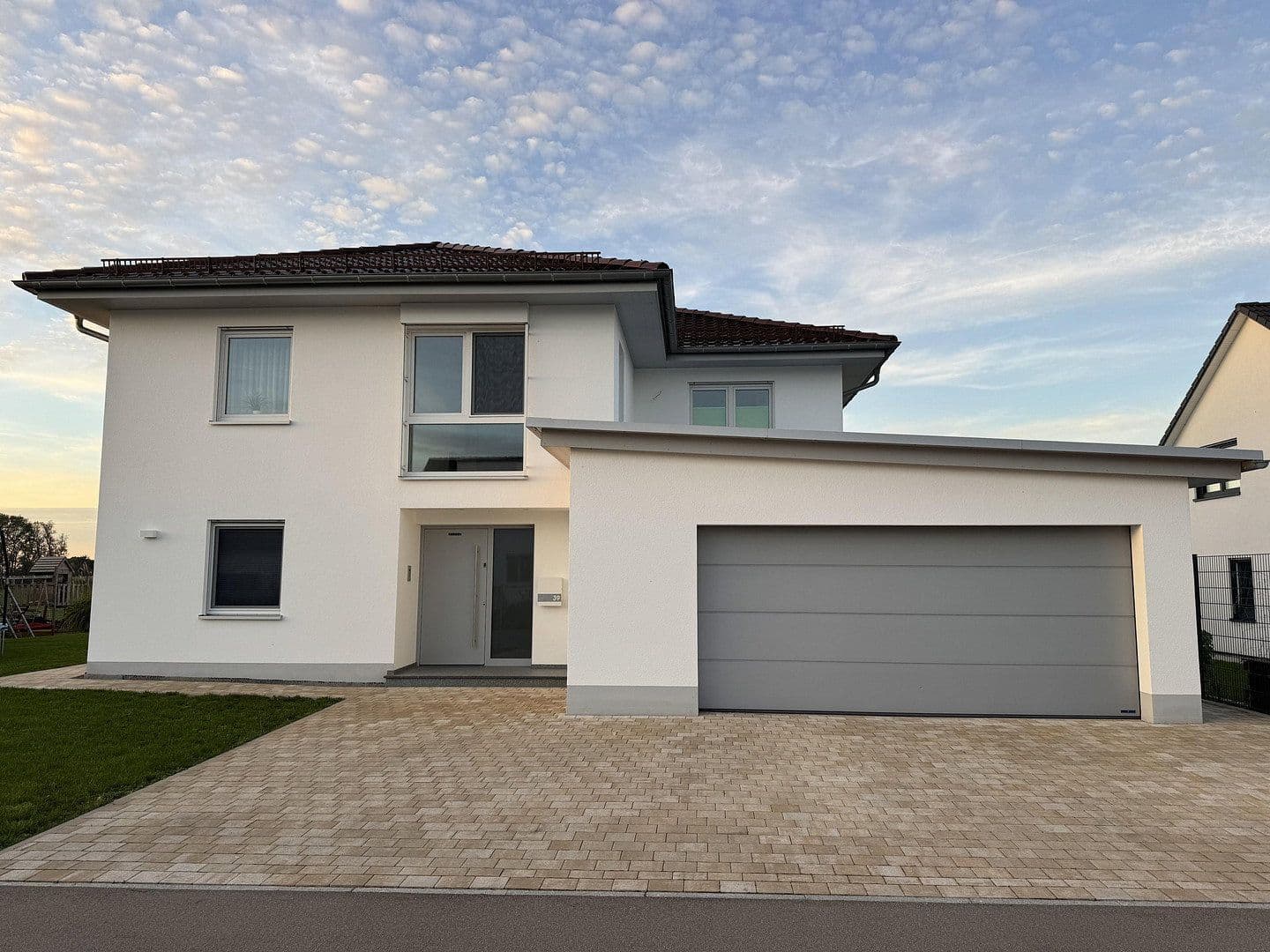 Predaj domu 227 m², pozemok 639 m², Laupheim, Bádensko-Wurttembersko Predaj domu 227 m², pozemok 639 m², Laupheim, Bádensko-Wurttembersko