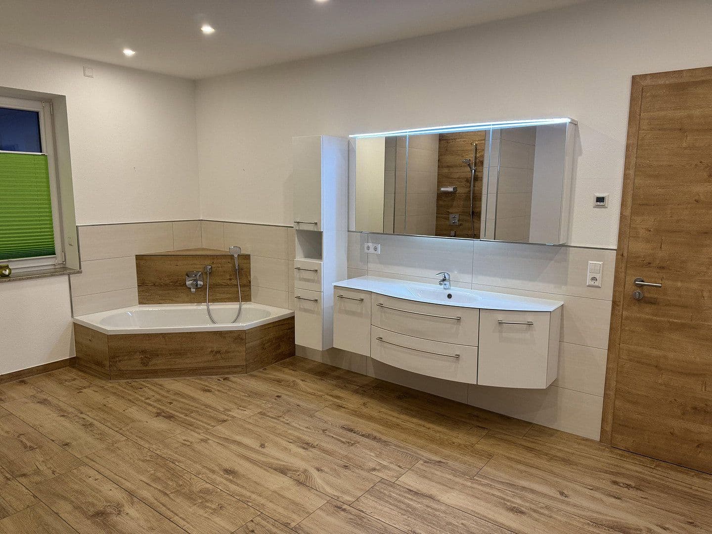 Predaj domu 227 m², pozemok 639 m², Laupheim, Bádensko-Wurttembersko Predaj domu 227 m², pozemok 639 m², Laupheim, Bádensko-Wurttembersko