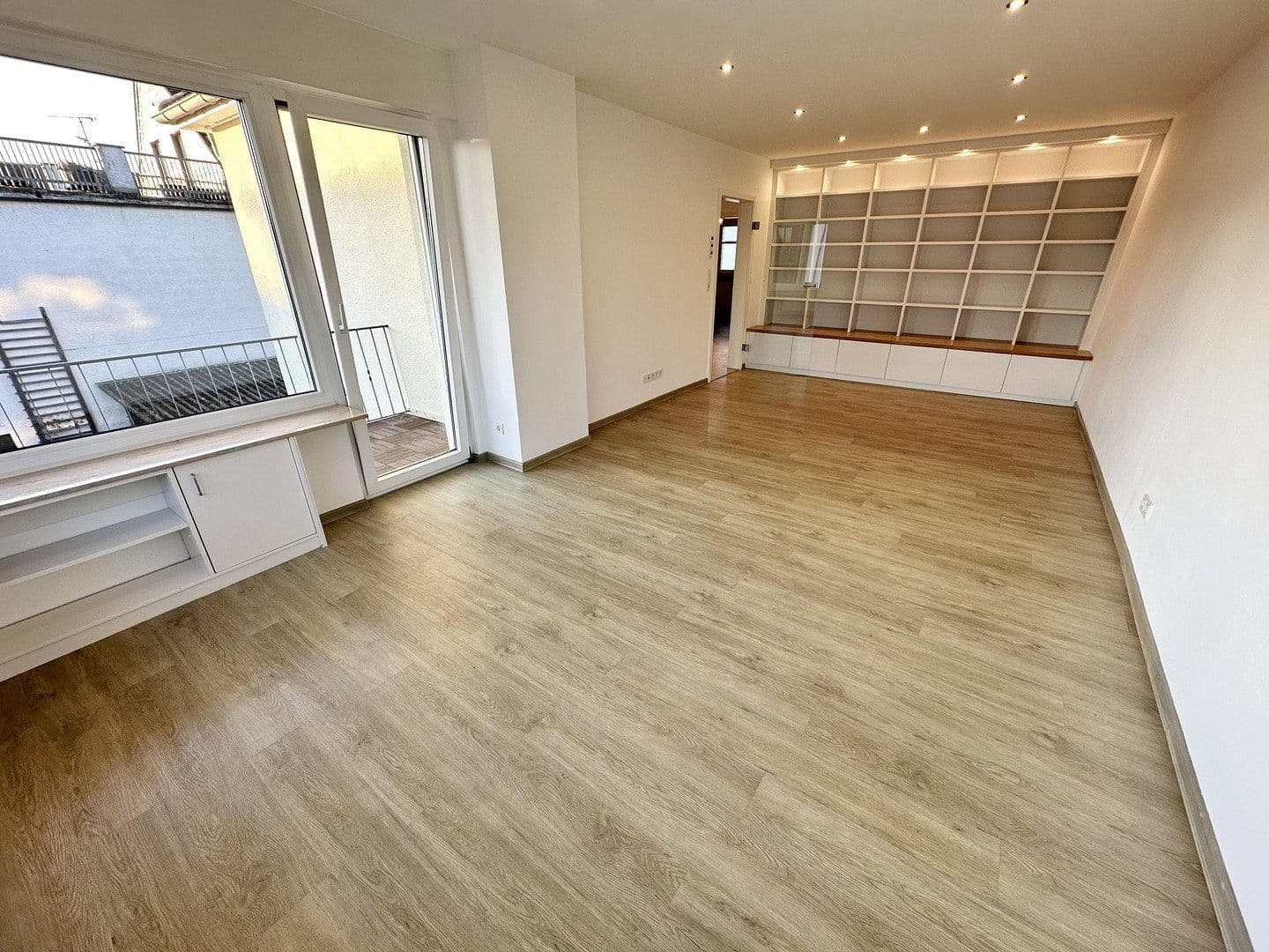 Prenájom bytu 4-izbový 110 m², Mühlheim am Main, Hesensko Prenájom bytu 4-izbový 110 m², Mühlheim am Main, Hesensko