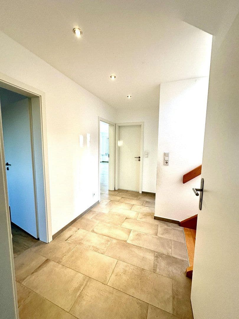Prenájom bytu 4-izbový 110 m², Mühlheim am Main, Hesensko Prenájom bytu 4-izbový 110 m², Mühlheim am Main, Hesensko