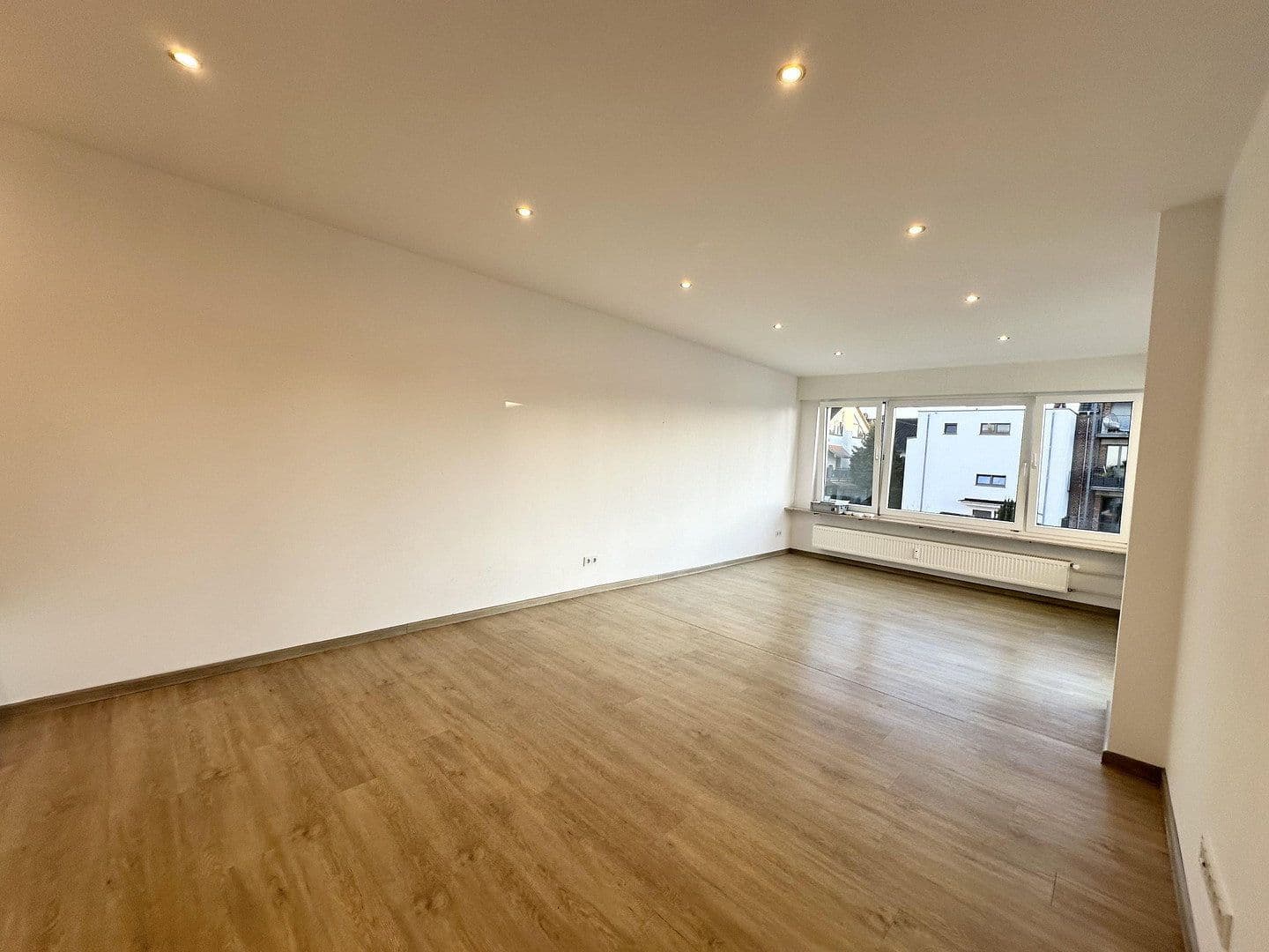 Prenájom bytu 4-izbový 110 m², Mühlheim am Main, Hesensko Prenájom bytu 4-izbový 110 m², Mühlheim am Main, Hesensko