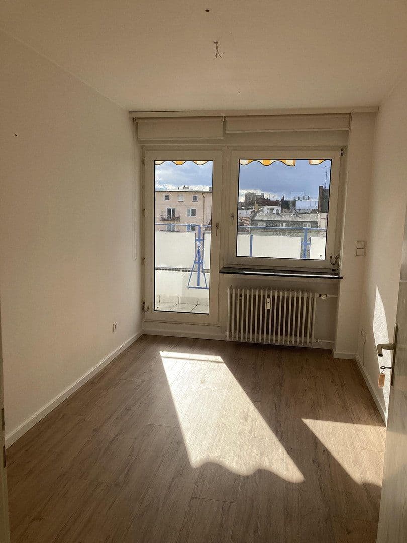 Prenájom bytu 4-izbový 82 m², Wilhelmsplatz 18, Offenbach, Hesensko Prenájom bytu 4-izbový 82 m², Wilhelmsplatz 18, Offenbach, Hesensko