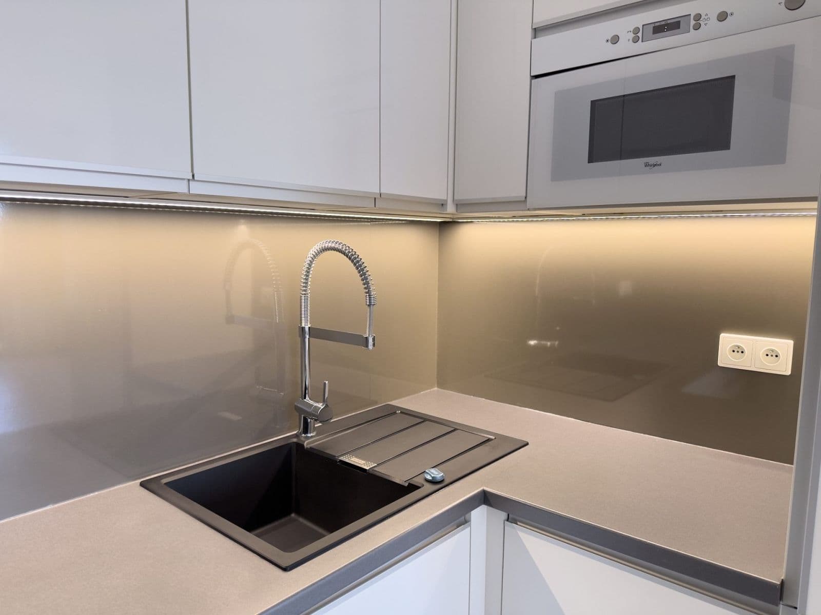 Predaj bytu 2-izbový 65 m², Rudolfa Holeky, Praha, Praha Predaj bytu 2-izbový 65 m², Rudolfa Holeky, Praha, Praha