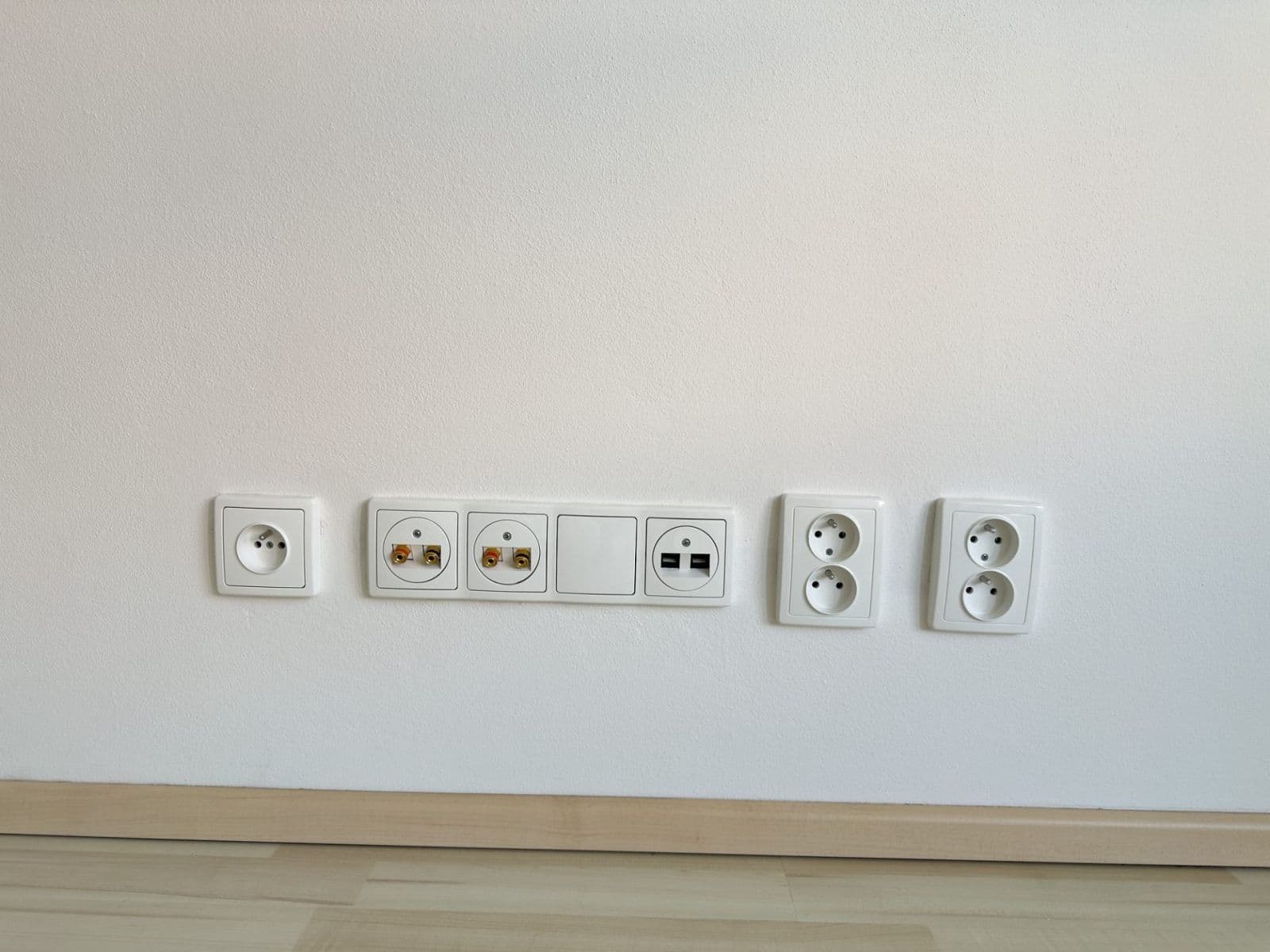 Predaj bytu 2-izbový 65 m², Rudolfa Holeky, Praha, Praha Predaj bytu 2-izbový 65 m², Rudolfa Holeky, Praha, Praha